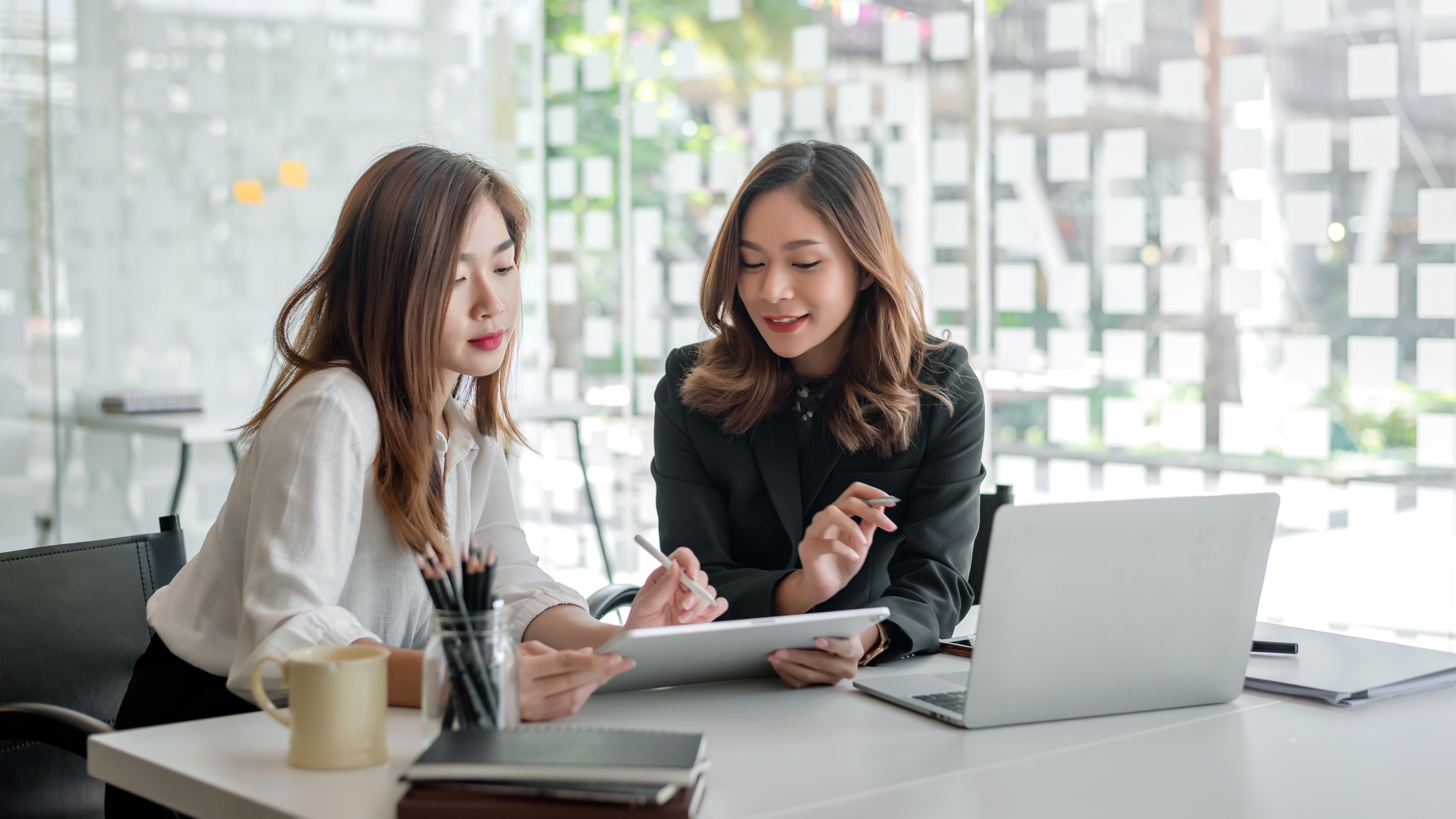 business women at laptop